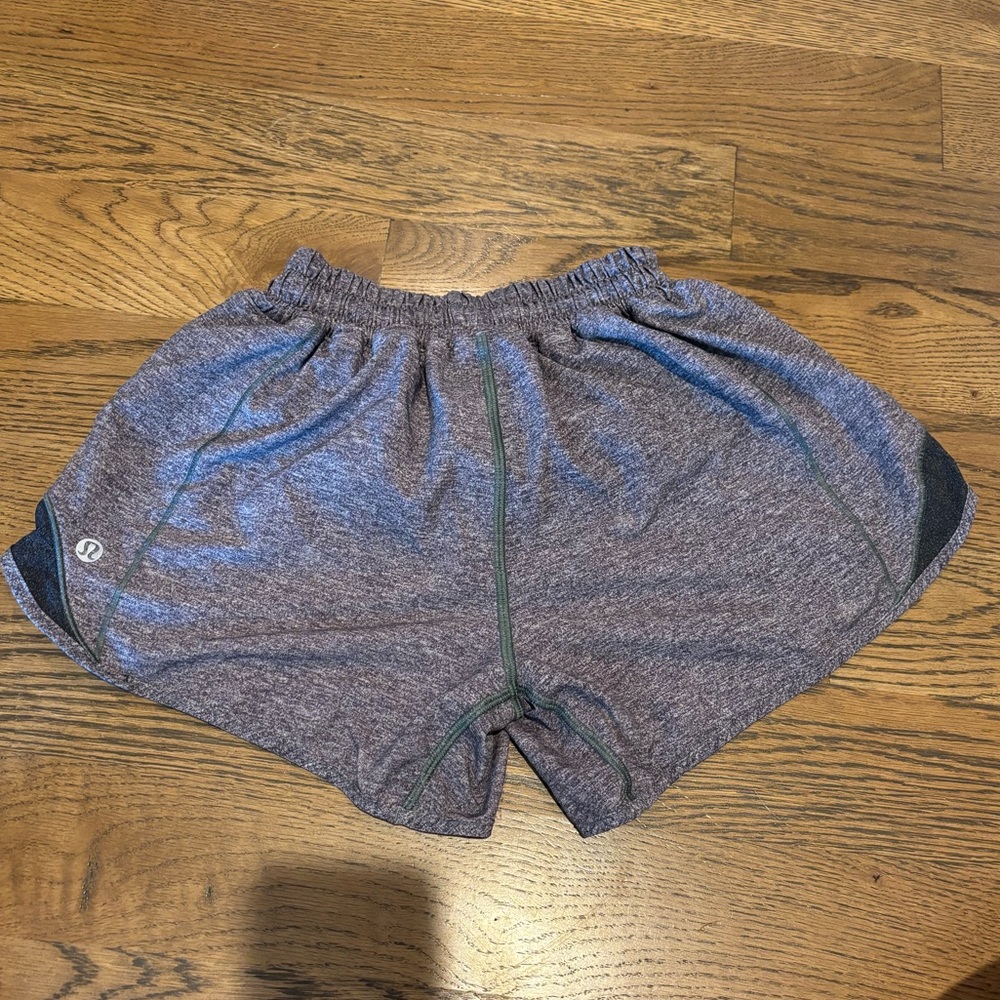 Lululemon Hotty Hots Size 2 Low Rise 4 Inch Inseam Grey